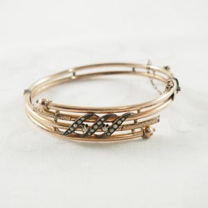 Pulsera antigua victoriana con bisagras, chapada en oro y perlas de semillas, forma cruzada, para muñecas pequeñas y medianas, Alemania, 1870-1890