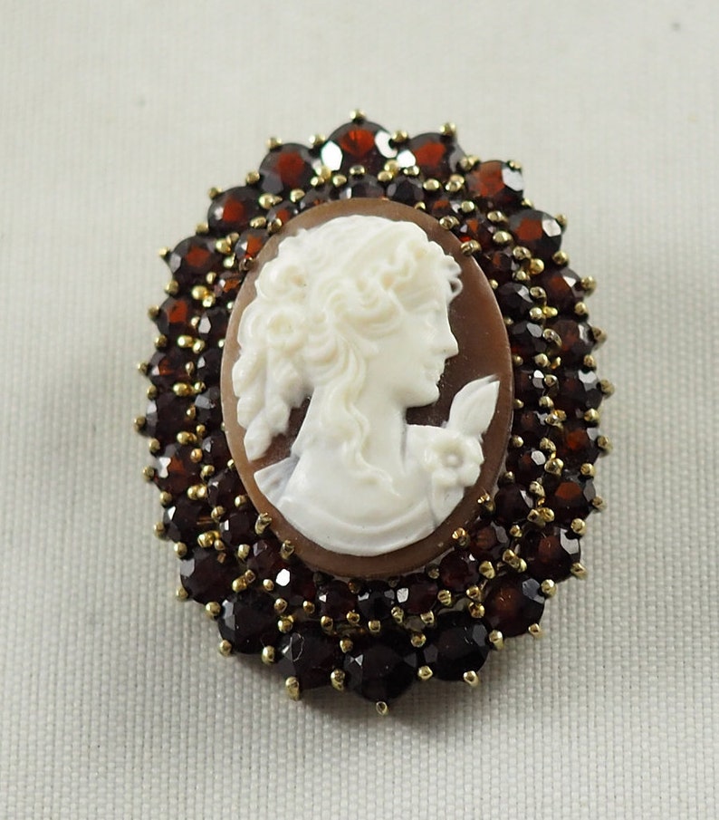 Bohemia or Austria 1910 Fine Shell Cameo 50 Garnet Vintage Bohemian Garnet and Italian Shell Cameo Pendant Brooch in Norm Gold