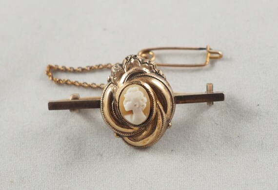 Broche Ancienne Camée - Profil De Femme Sur Monture Cuivre - Occasion