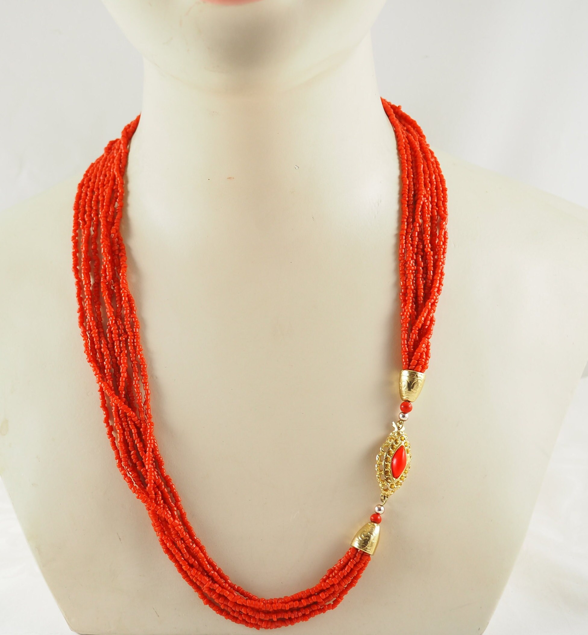 Collier Torsadé En Corail Rouge - XXe Siècle - Occasion En Très Bon état - Pour Femme