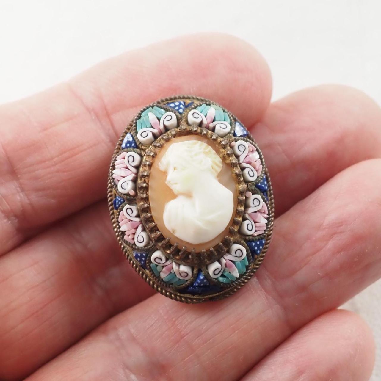 ヴィンテージ カメオ Antique Micro Mosaic and Shell Cameo Brooch, Made in Italy, 1910s