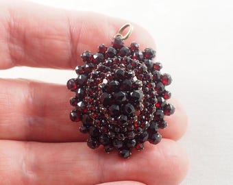 Victoriaanse boho granaat medaillon hanger/broche, roosgeslepen granaten, Bohemen 1880
