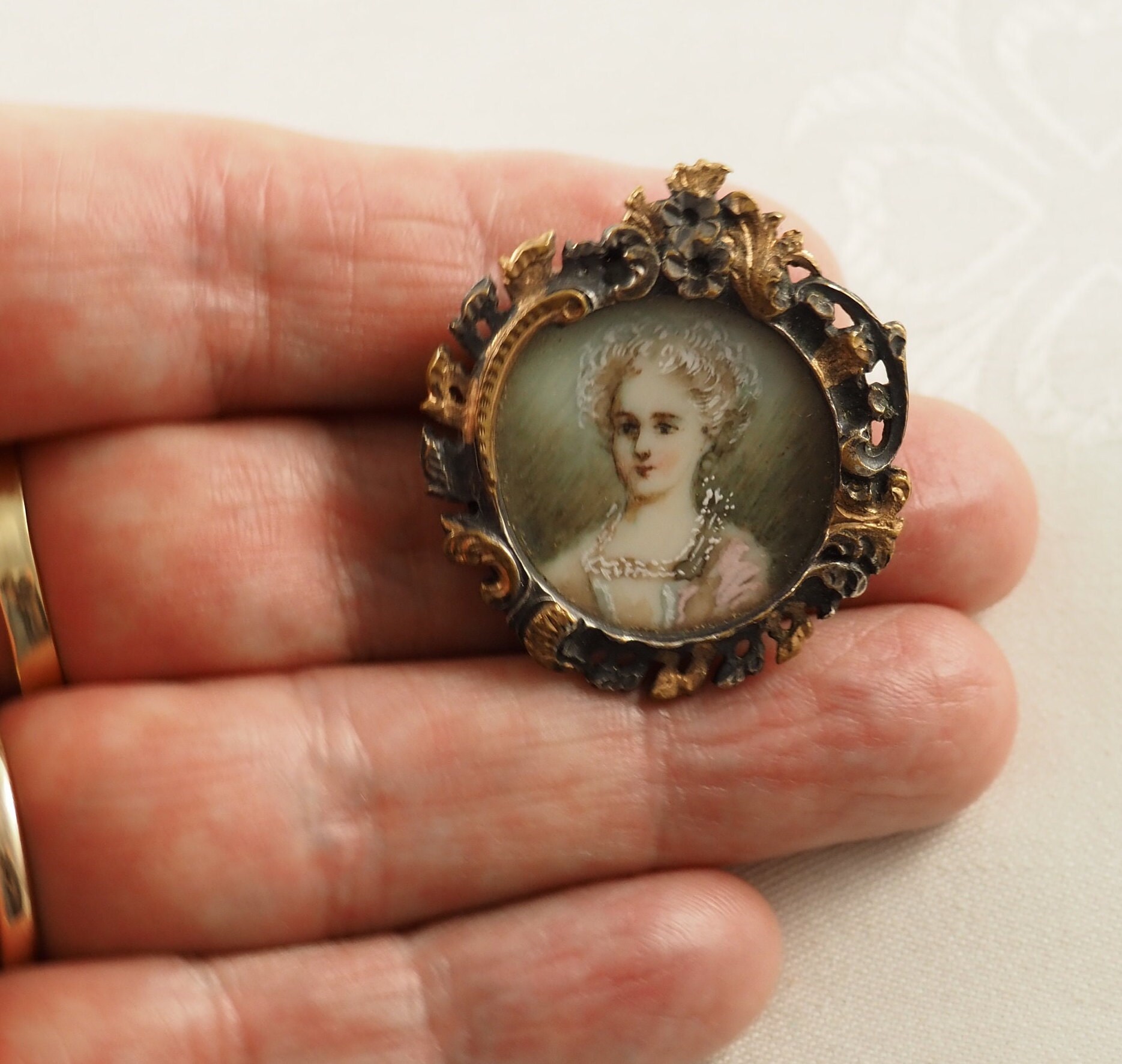 Broche Art Déco Vintage En Métal Doré - Pièce Rare De Collection LIMOGES