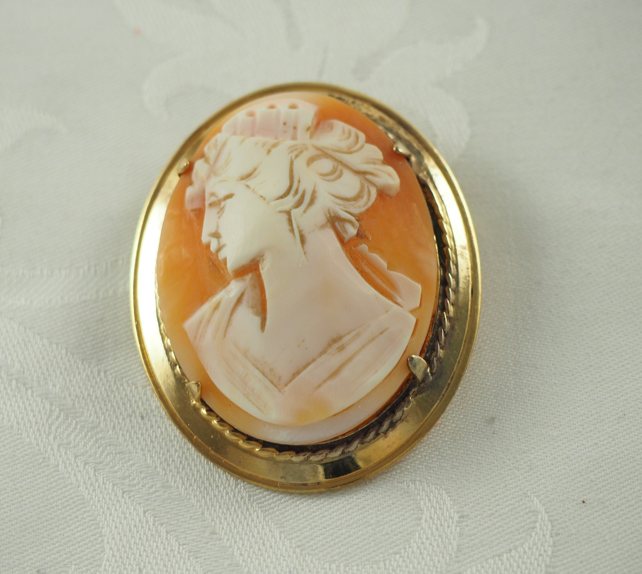 Broche Ancienne XIXème Siècle à 3 Camées Sur Coquillage - Jeunes Femmes, Monture Plaqué Or / Pomponne