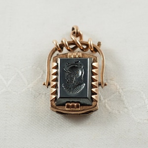Antikes viktorianisches Medaillon in Gold gefüllt, Obsidian Intaglio eines Kriegers, Rückseite aus Onyx, für 2 Photog, Uhrenanhänger, Deutschland 1870er Jahre