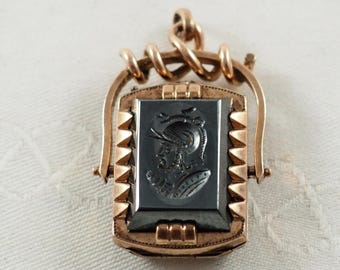 Medalhão giratório antigo banhado a ouro, entalhe de guerreiro em obsidiana, verso em ônix, Alemanha, década de 1870.