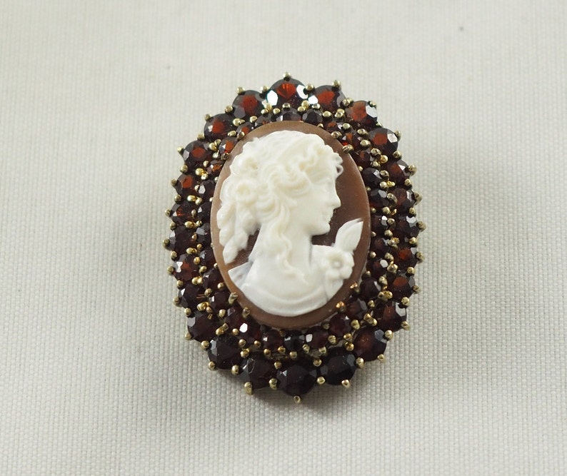 Bohemia or Austria 1910 Fine Shell Cameo 50 Garnet Vintage Bohemian Garnet and Italian Shell Cameo Pendant Brooch in Norm Gold