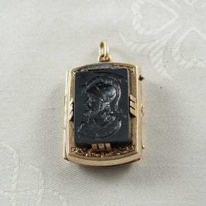 Médaillon victorien en or 14 carats, recto et verso, taille-douce guerrier en obsidienne, panneau en onyx, Allemagne années 1880