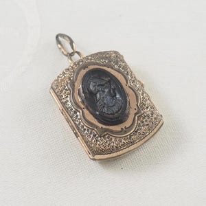 Porte-médaillon victorien rempli d'or, taille-douce guerrier en obsidienne, dos en onyx, Allemagne 1880