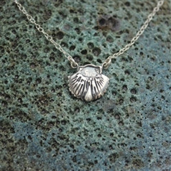 Handmade seashell necklace deals