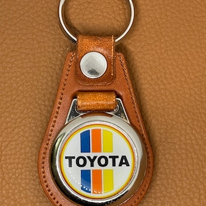 LLAVERO RETRO Toyota clásico premium de cuero auténtico color canela