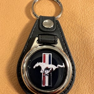 BLACK MUSTANG KEYCHAIN black back red white blue