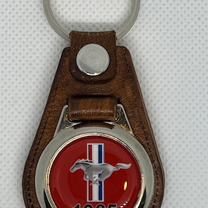 High quality Leather Retro hand crafted old school keychain for red 65 Mustang