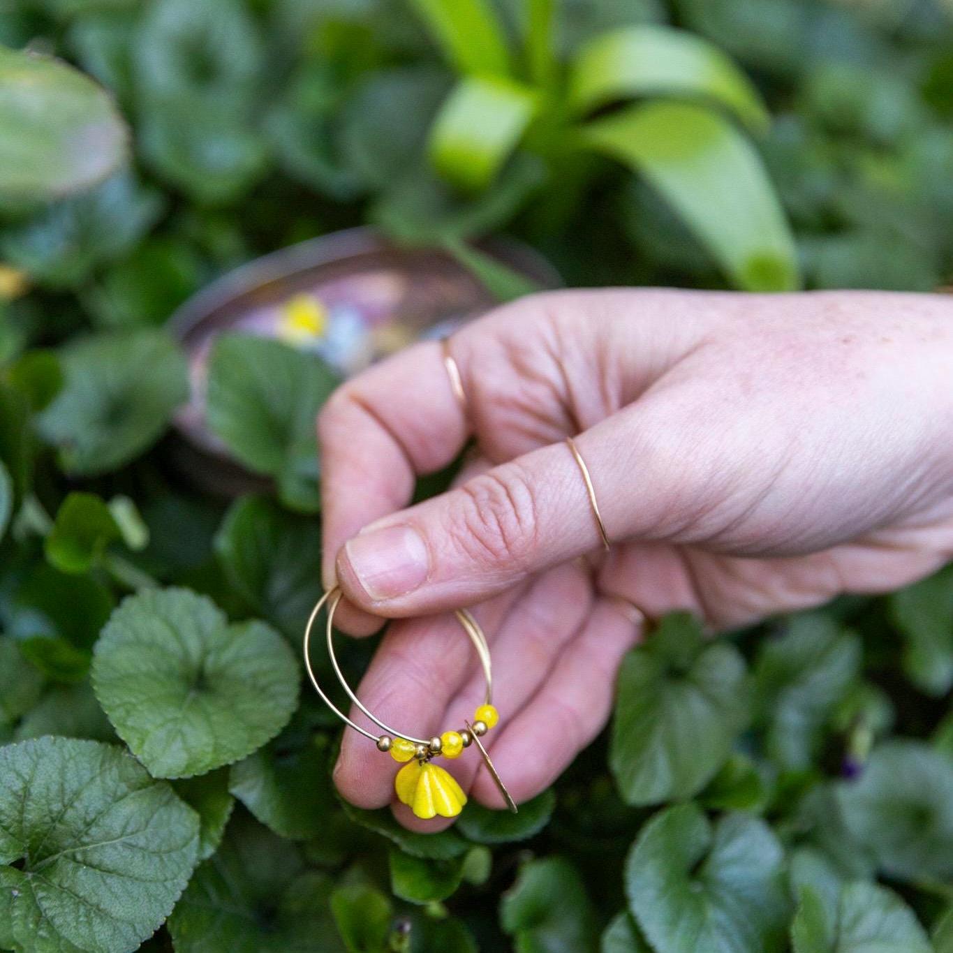 Orecchini, cristalli di vetro e ciondolo in resina a forma di gelat