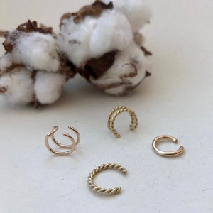 Orecchini A Cerchio Finti Senza Foro Con Catenina E Nappa - Ear Cuff In Lega, Accessorio Donna, Regalo