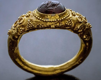 Antiguo granate romano Intaglio Anillo de Oro