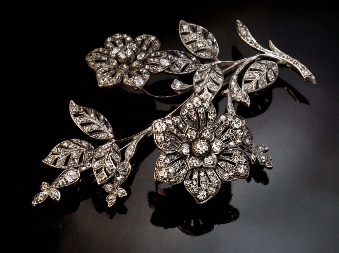 Very Large Antique 'en Tremblant' Diamond Brooch