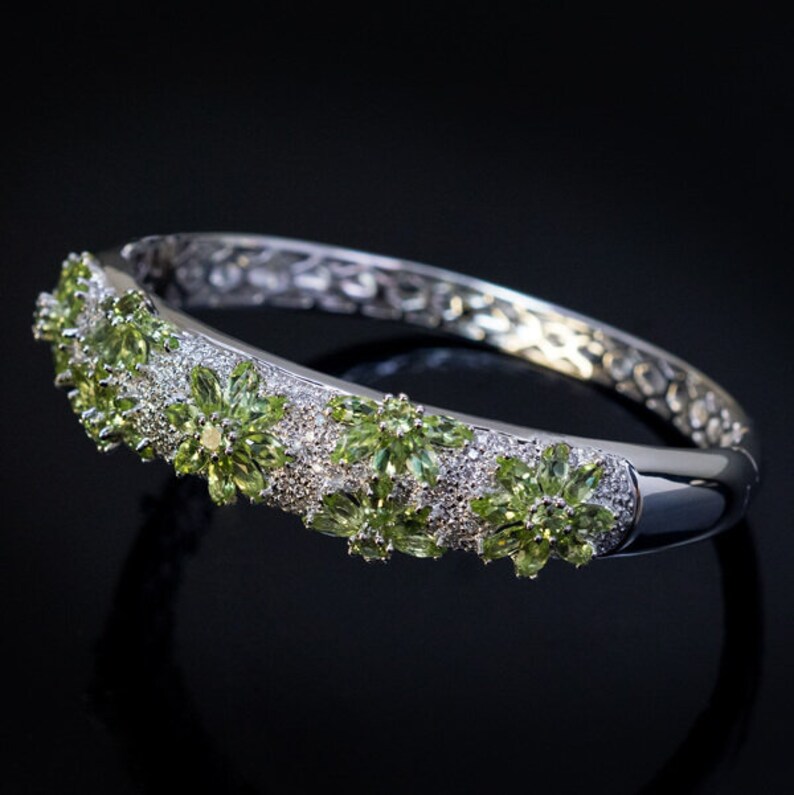 Contemporary White 18K Gold Peridot Diamond Bangle Bracelet Etsy