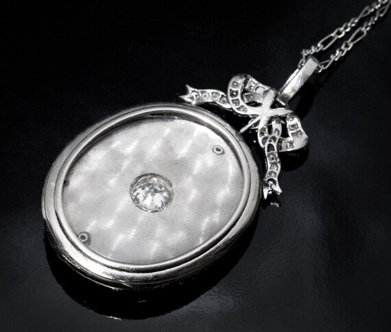 Platinum locket best sale necklace