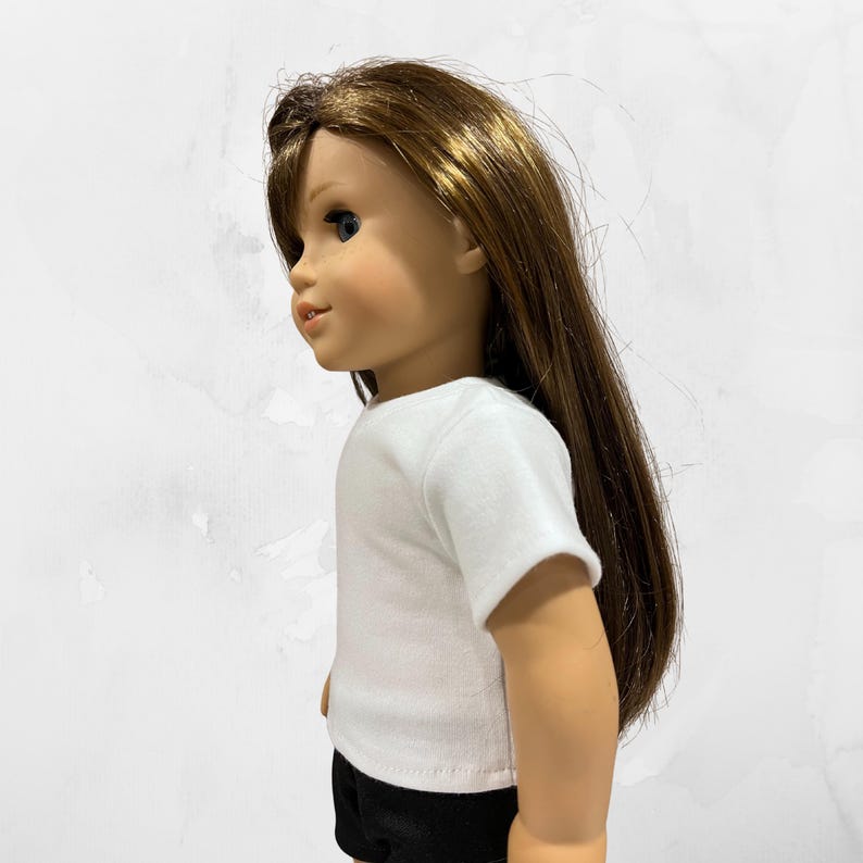 Le t-shirt personnalisé pour poupées s'adapte aux poupées américaines et aux autres poupées de 18 pouces. image 4