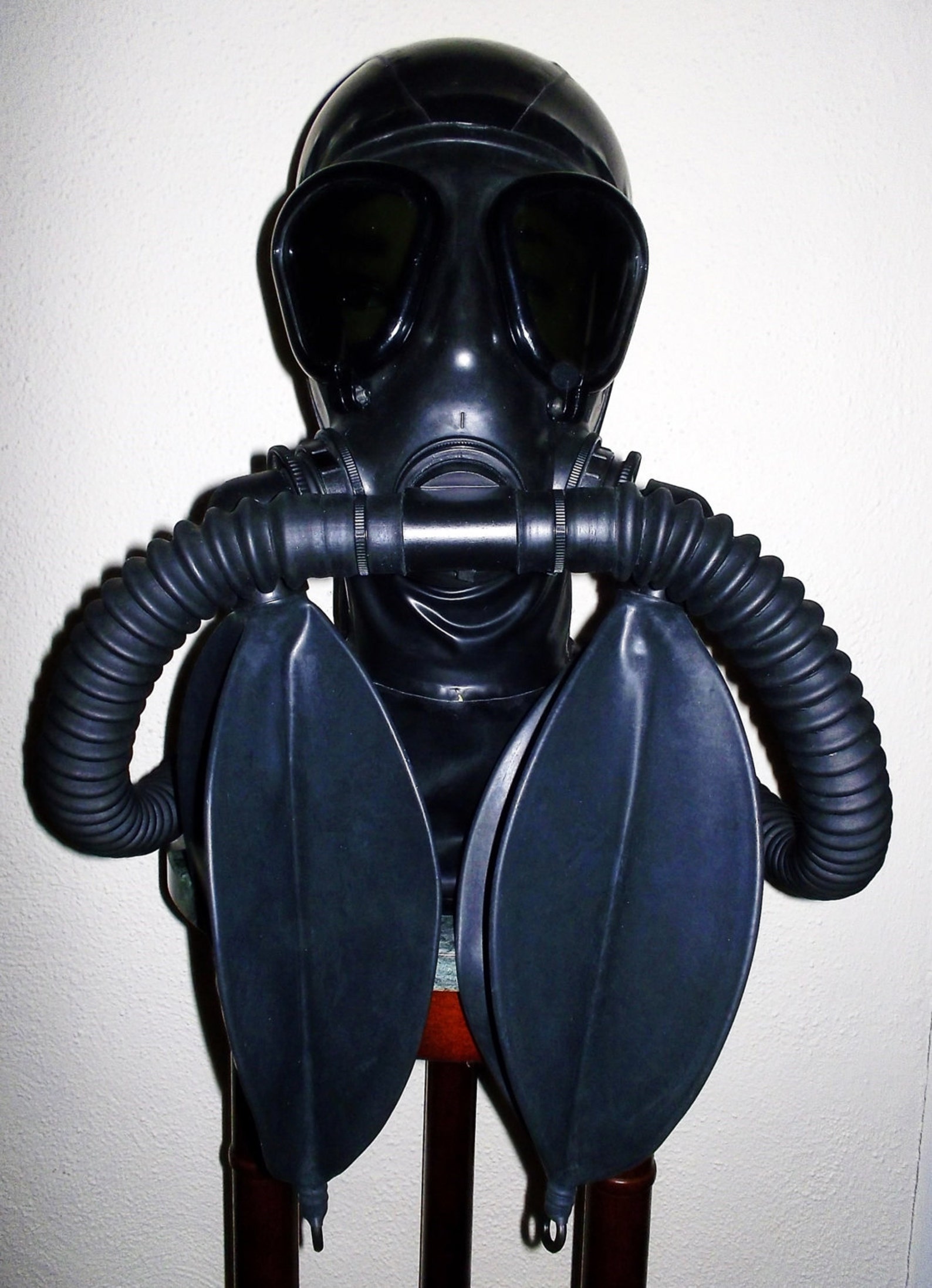 Fetish Heavy Rubber Latex Gas Mask Hood With Dark Tinted Lenses Double Hoses And Two Detachable