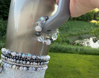 Charm para mango de Brumate Moonstone y cromo plateado Stanley SXS Thailand con cierre magnético - Plata y brillo iridiscente