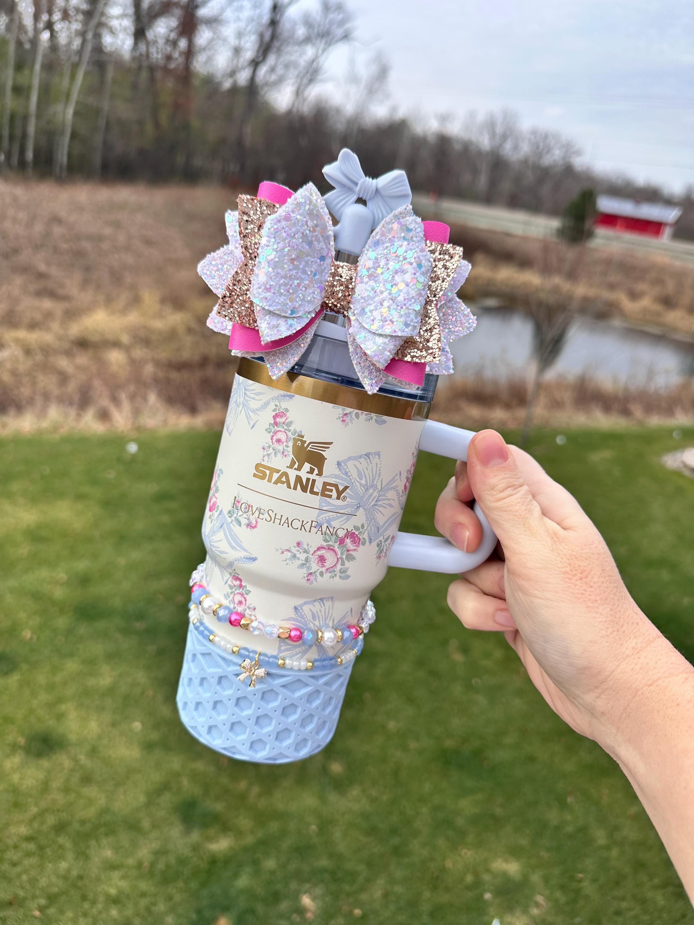 Vaso Stanley X LoveShackFancy 20oz Edición Limitada - Rosa Y Azul, Floral, Mantiene Frío 12h/caliente 4h