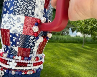 Americana Hydrojug of Patriotic Stanley met handvatbedel met kralen en magnetische sluiting - rood, wit en blauw