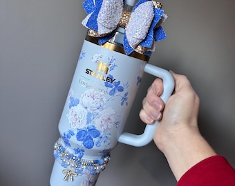 Loveshack Everblooming Rosettes Stanley Straw Bow - Blue and Gold