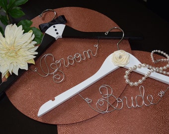 Set of 2 Personalized Wedding Hangers "BRIDE and GROOM",Bridal hanger,Wedding dress hanger,Bridal gift,Gift for the couple