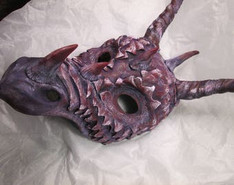 Handgefertigte Gehörnter Drache Maske: Bemaltes Cosplay Kostüm aus Resin