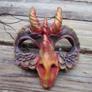 Máscara de fantasia, máscara de dragão fofa, dragão adorável, dragão inspirado em fantasia, baile de máscaras, máscara de fantasia para adulto, máscara de meia face, máscara de labirinto