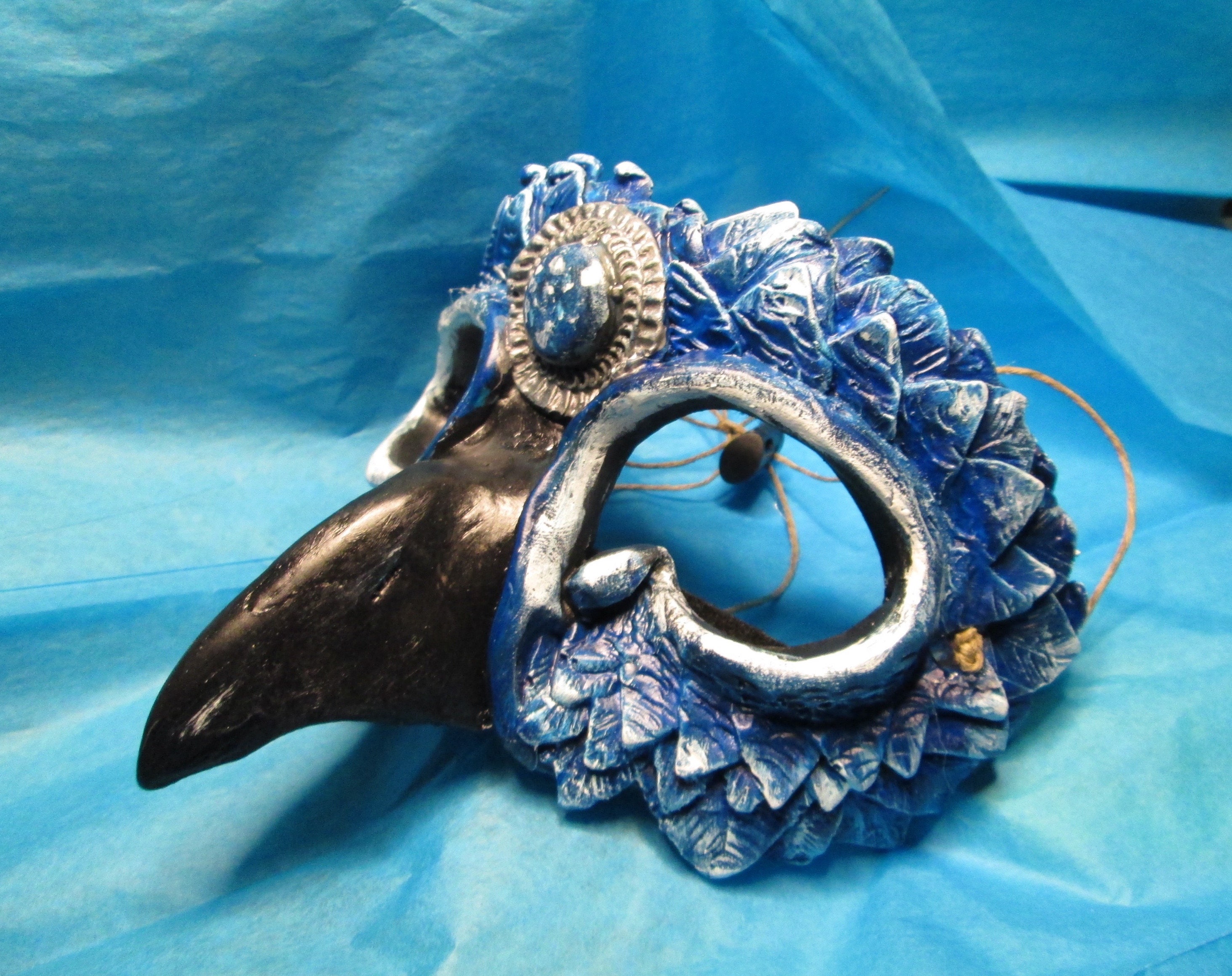 Máscara de cuervo: disfraz de pájaro de fantasía, media máscara de resina -  Etsy México, image size:2926x2319