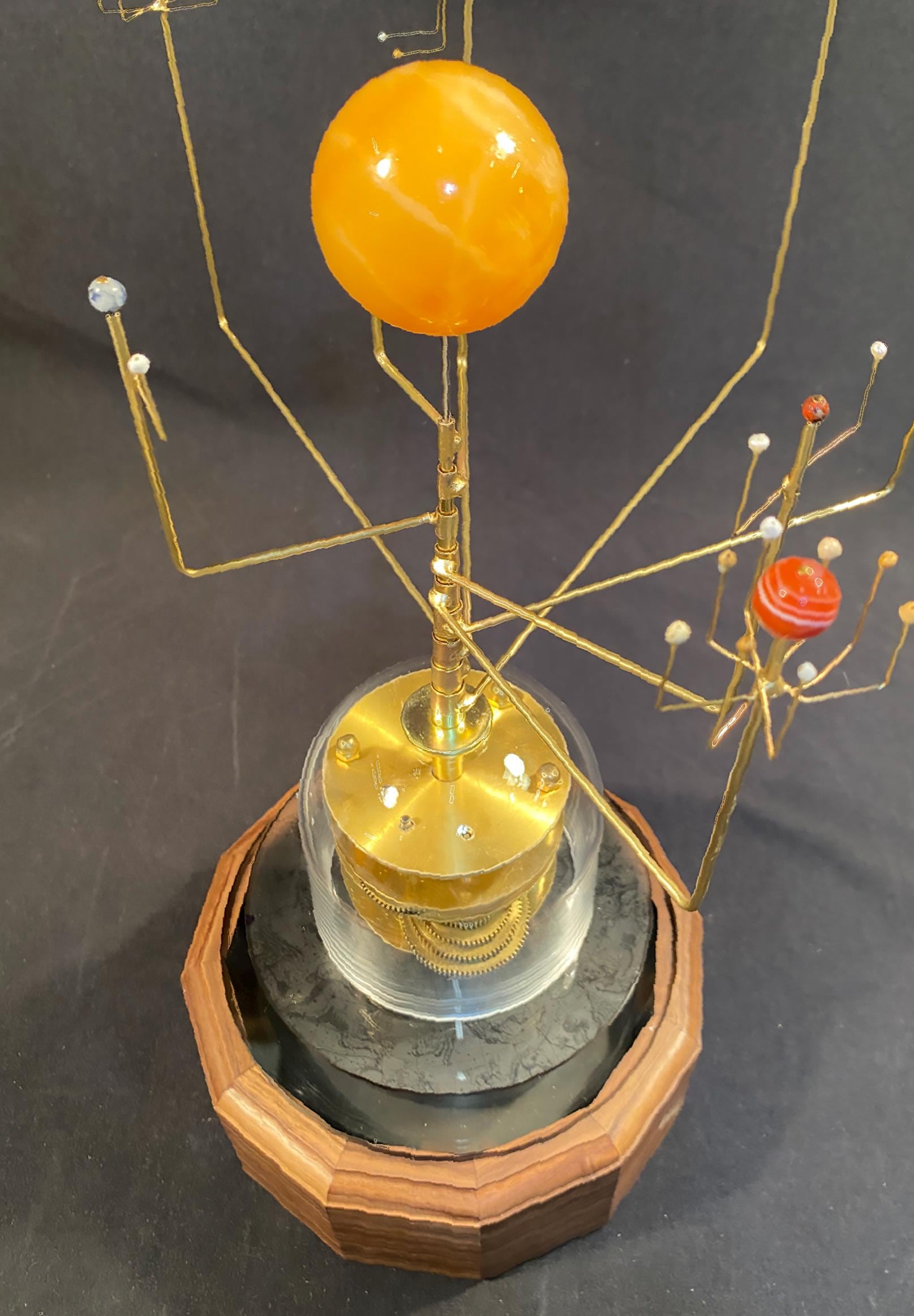 太陽光発電式太陽系儀：半貴石を使った太陽系模型 - Etsy 日本