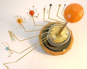 Wanderers Orrery: Solar system model in semi-precioius stone and hardwood.