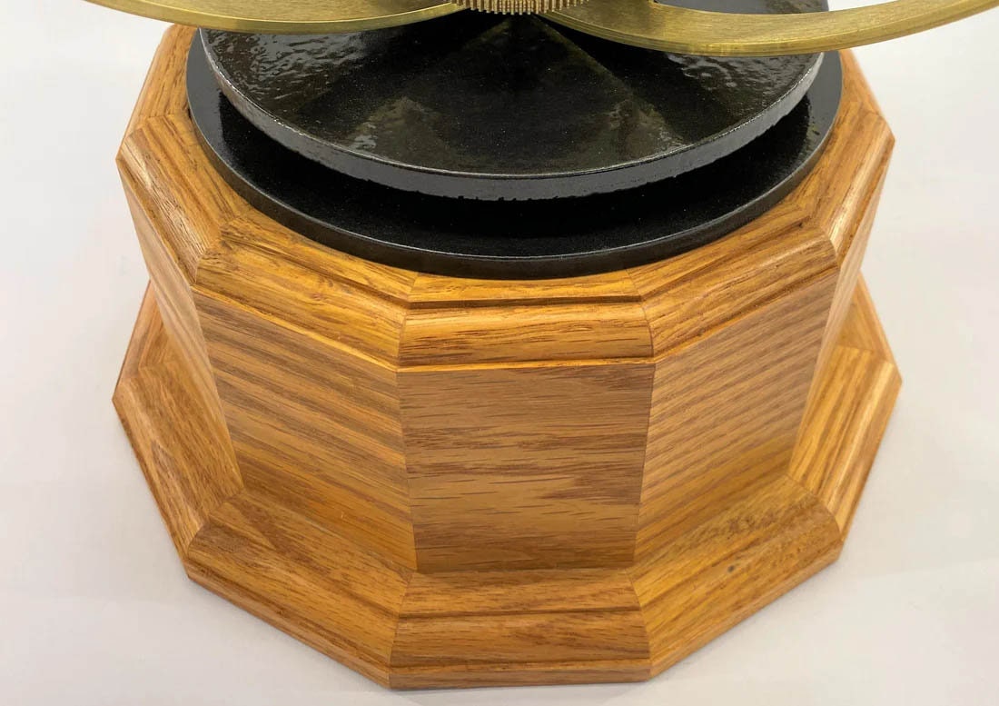 真鍮製 天球儀 木製台座付き タワーオーラリー：黄道十二宮付き真鍮製天球儀、硬材台座