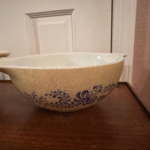 Vintage PYREX 1976 HOMESTEAD Set Of 2 Blue/Tan Cinderella Nesting Bowls 2