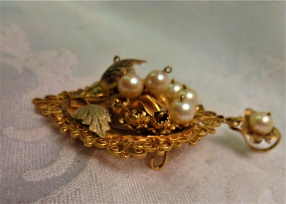 Gold Vintage Pin or Pendant with Large Pearls Flo… - image 4