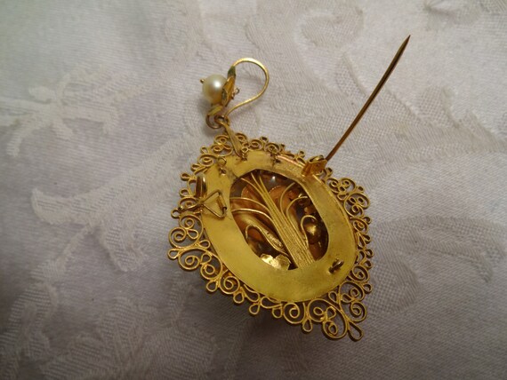 Gold Vintage Pin or Pendant with Large Pearls Flo… - image 6