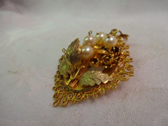 Gold Vintage Pin or Pendant with Large Pearls Flo… - image 8