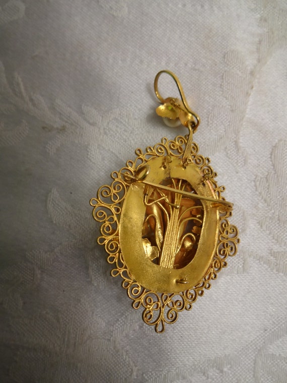 Gold Vintage Pin or Pendant with Large Pearls Flo… - image 5