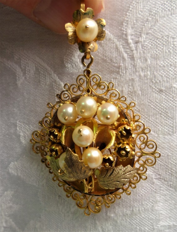 Gold Vintage Pin or Pendant with Large Pearls Flo… - image 2