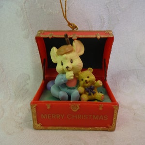 Christmas Vintage Ornament Mouse And Bear In A Trunk 1994  #1112