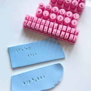 Timbri con lettere dell'alfabeto in argilla / divertenti timbri con lettere minuscole in argilla polimerica / timbro per goffratura per orecchini / timbro per sapone / 4 misure 3 mm, 4 mm, 5 mm, 6 mm