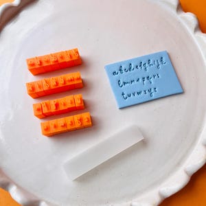 Sellos de arcilla con alfabeto / Sellos de arcilla polimérica con letras cursivas pequeñas de 3,6 mm / Sello de relieve para aretes / Sello de jabón / Herramientas de joyería # NOV24-2