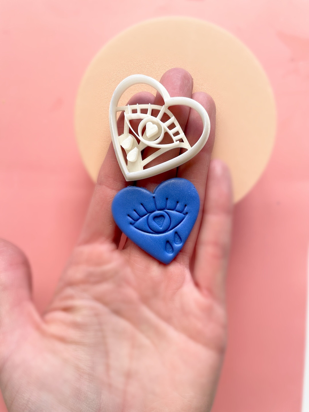 Cortador con forma de corazón de ojos llorosos para arcilla