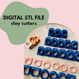 Könnte beinhalten: Eine Sammlung blauer und rosa Ton-Ausstecher in verschiedenen Formen, darunter Kreise, Quadrate und Blumenmuster. Das Bild zeigt auch zwei Sätze orangefarbener und weißer Ton-Ausstecher. Der Text auf dem Bild lautet "DIGITAL STL FILE clay cutters."