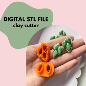 Puede incluir: Cortadores de arcilla naranja con forma de hojas y pendientes acabados con forma de hojas con detalles verdes y dorados. La imagen incluye el texto "DIGITAL STL FILE clay cutter".