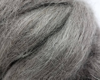 Dessus de laine Gotland 1 livre, filage de fibres à feutrer gris naturel