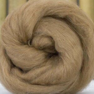 Camel, 4 oz braid, combed top, roving, hand spinning fiber, luxury fiber image 1